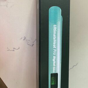 UltimateHeat Pro Digital slim flat iron